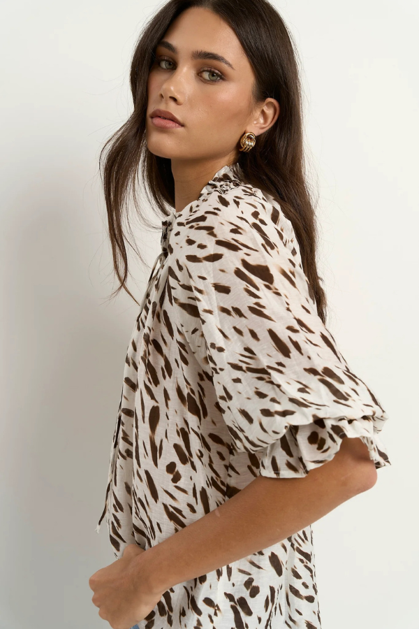 Ivy & Jack Certainty Shirred Neck SS Top - White Chocolate Animal
